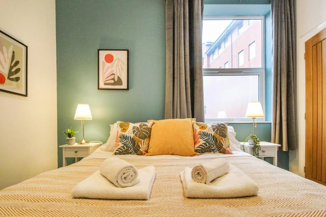 Sleek & Stylish Apartment In The Heart Of The City Nottingham 0*,